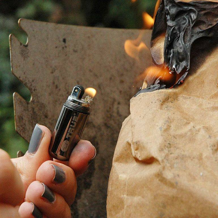 TU262 True Utility Zapalniczka w breloku FireStash